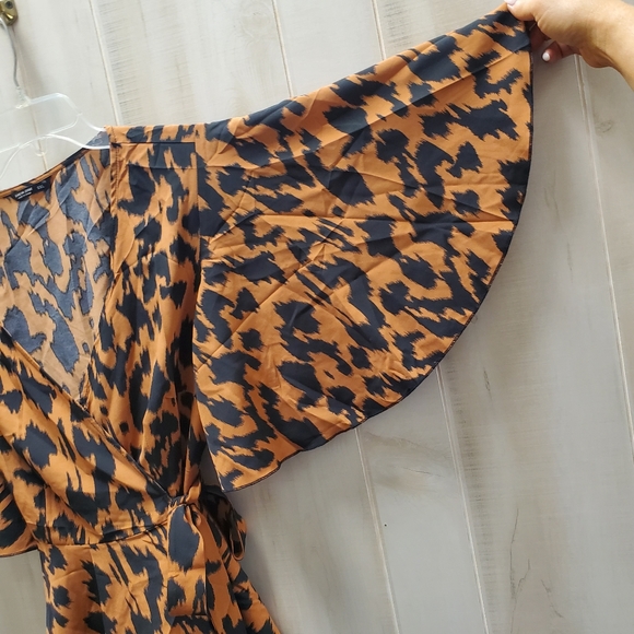 Leopard Plus Wrap Top Flare Sleeve Size OXL - Picture 3 of 7